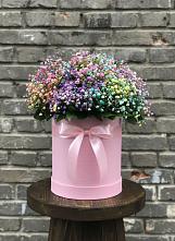 Цветочная композиция из Гипсофила и Розы в шляпной коробке в Поздняково