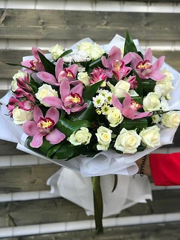 Букет цветов из: Розы и Хризантемы в Поздняково
