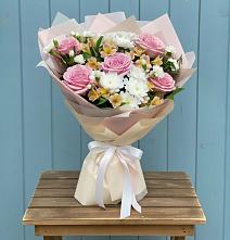 Букет цветов из:  Гвоздики, Орхидеи и Розы в Поздняково