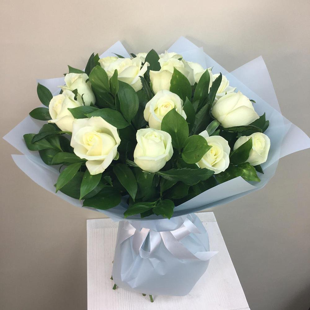Букет 15 Белых роз Проуд в Поздняково