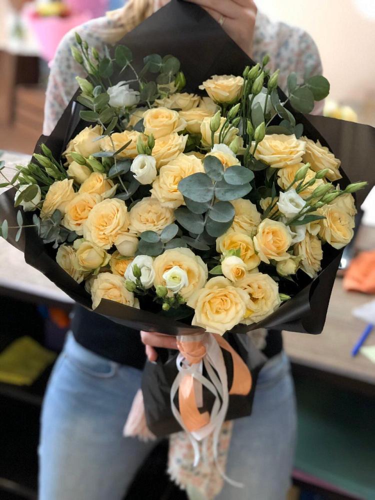 Букет цветов из: Розы и Лизиантусы в Поздняково