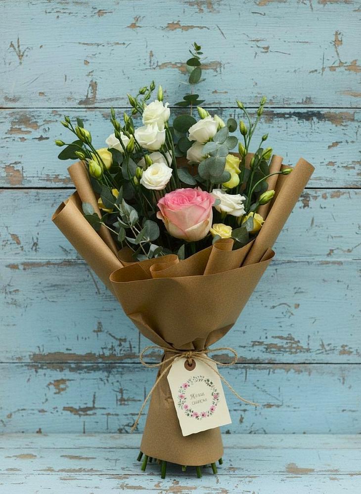 Букет цветов из: Розы и Лизиантусы в Поздняково