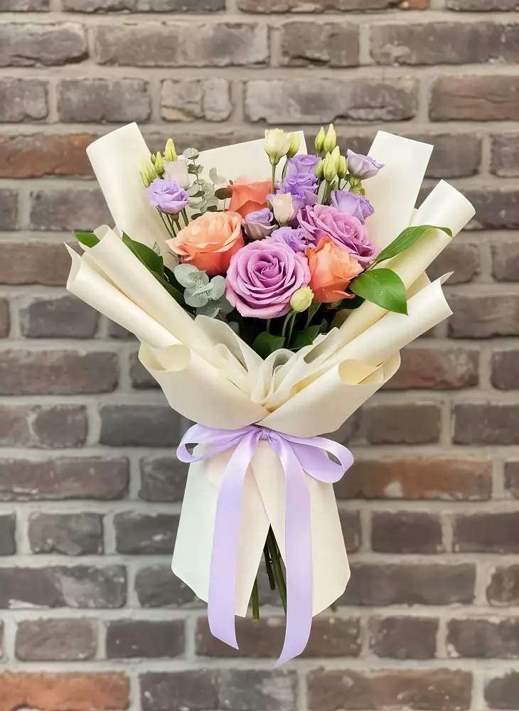 Букет цветов из: Лизиантусы и Розы в Поздняково