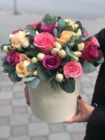 Цветочная композиция из Розы в шляпной коробке в Поздняково