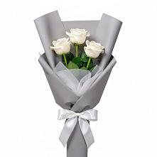 Букет 3 белые розы в Поздняково
