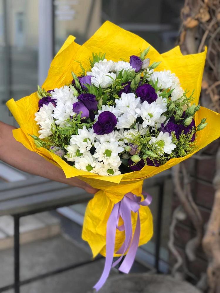 Букет цветов из: Ирисы, Хризантемы и Ромашки в Поздняково
