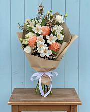 Букет цветов из:  Альстромерии, Лизиантусы, Розы и Хризантемы в Поздняково