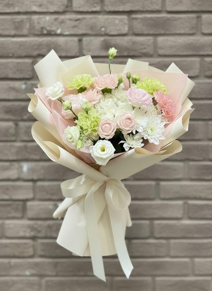 Букет цветов из: Гвоздики, Розы, Лизиантусы и Хризантемы в Поздняково