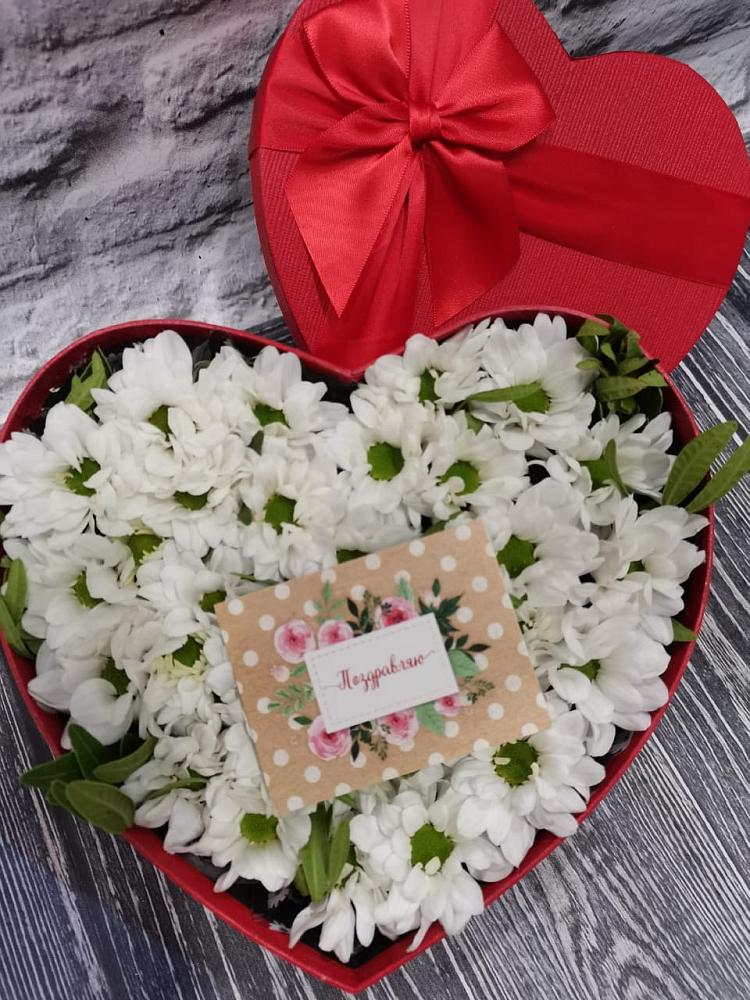 Цветочная композиция из Хризантемы в виде сердца в Поздняково