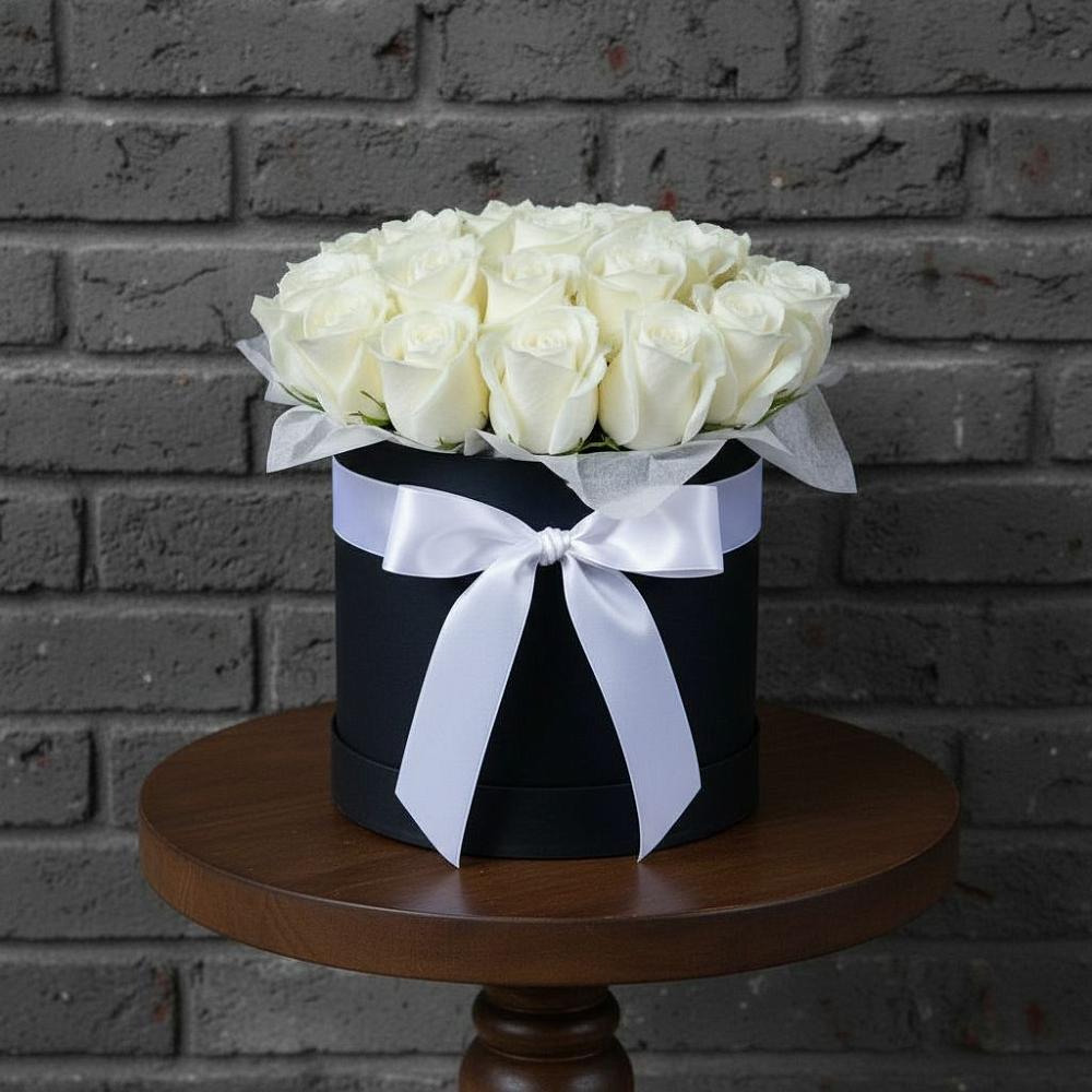 Цветочная композиция из Розы в шляпной коробке в Поздняково